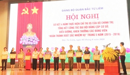 Viện KSND quận Bắc Từ Liêm nhận Giấy khen Chi bộ có thành tích xuất sắc...